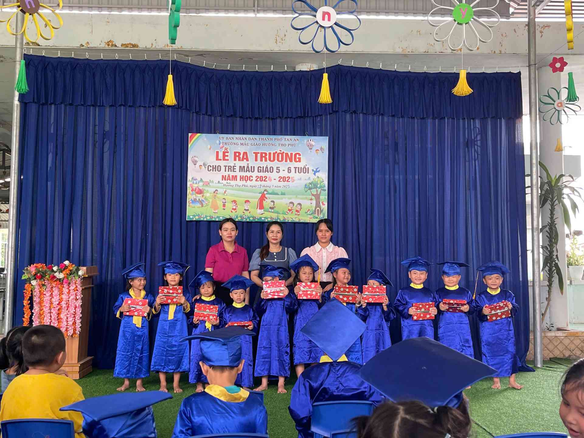 ra trường